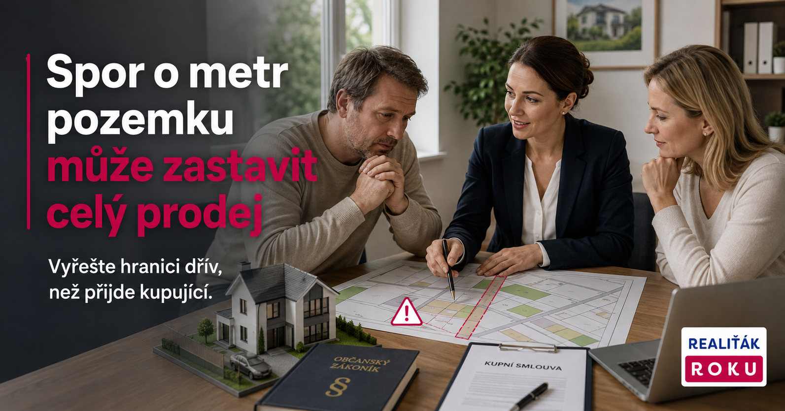 Prod&aacute;vaj&iacute;c&iacute; s makl&eacute;řkou a pr&aacute;vn&iacute;kem ře&scaron;&iacute; před prodejem domu sporn&eacute; parkovac&iacute; m&iacute;sto a hranici sousedn&iacute;ho pozemku.